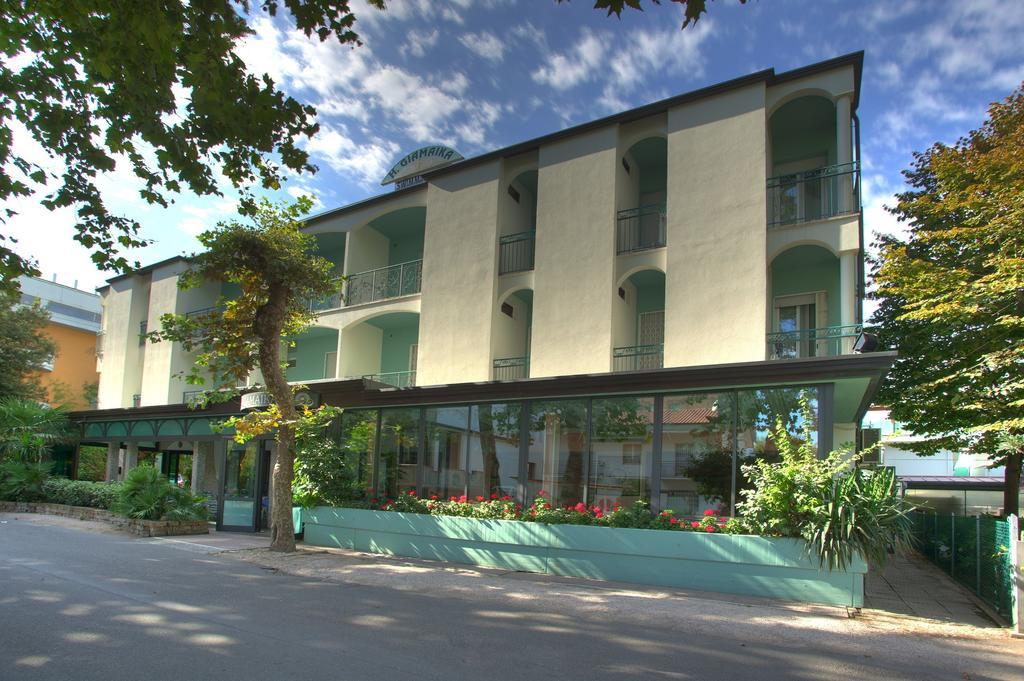 Hotel Giamaika Cesenatico Exteriör bild