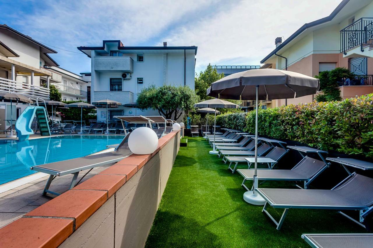 Hotel Giamaika Cesenatico Exteriör bild